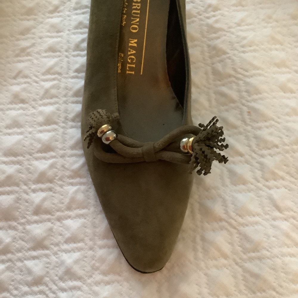 Bruno Magli Heels NEW Never Worn Suede Olive Green Vintage 7 1/2 AA